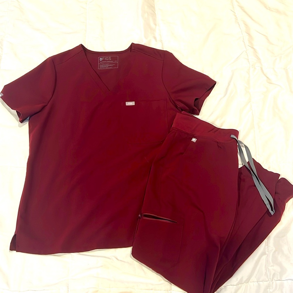 Figs technical scrub top and bottom